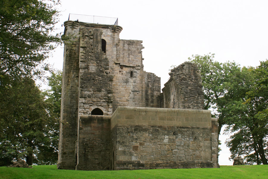 Crookston Castle Castle in Paisley, Lanarkshire Stravaiging around